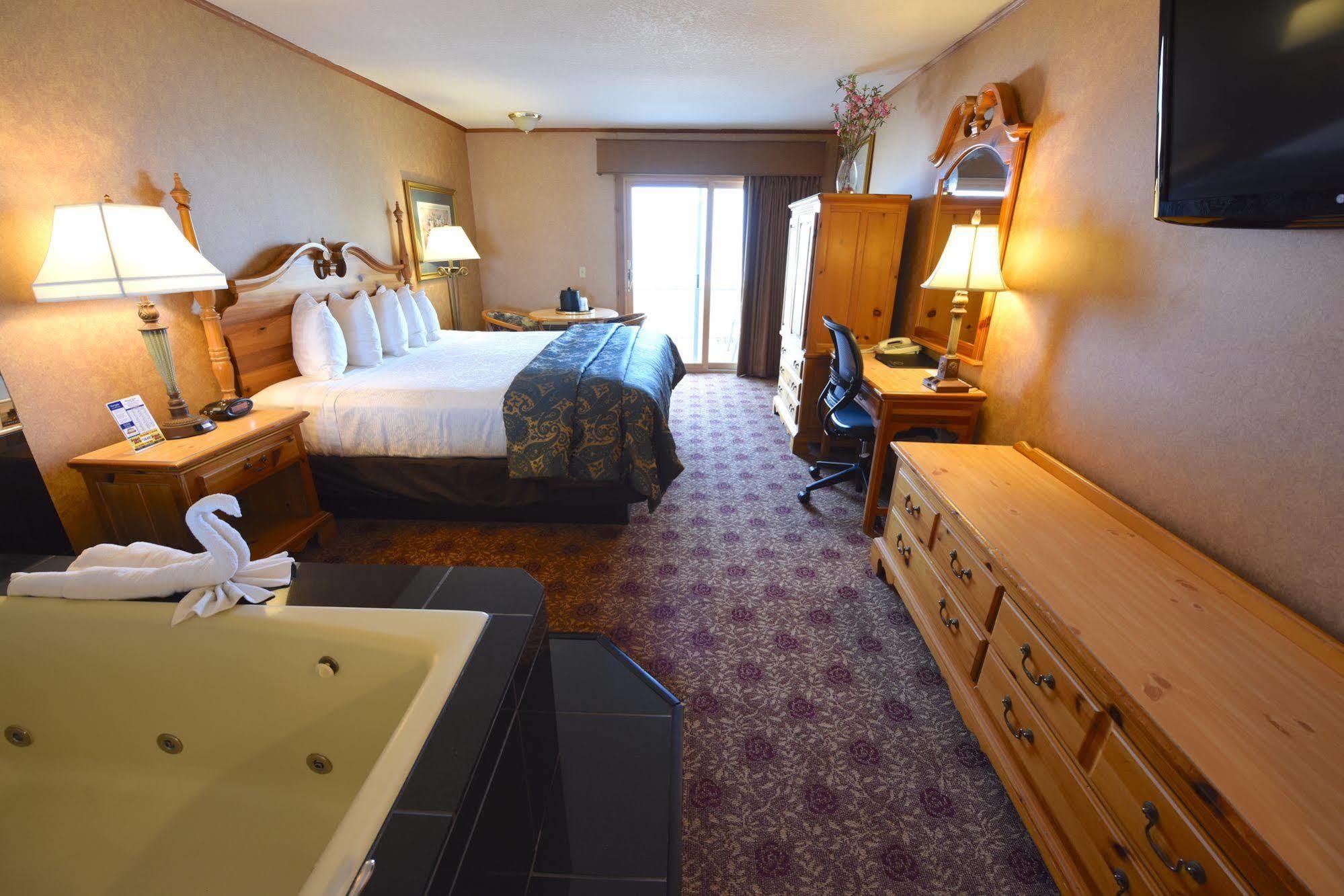 Best Western Plus Dockside Waterfront Inn Mackinaw City Exterior foto